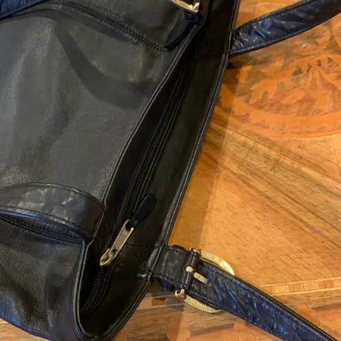 ili New York Black Leather Bucket Shoulder Bucket Bag Large Purse Gold Buckles