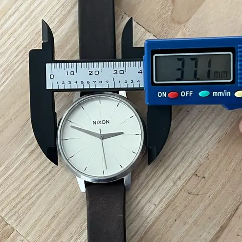 Nixon Movin’ Out The Kensington Brown Leather Stainless Dial Hands Markers