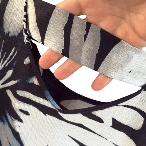 EUC Clara Sun Woo Navy Floral Asymmetric Point Hem Top Medium