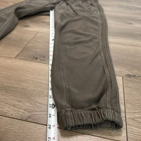 Athleta  Farallon High Rise Crop Olive‎ Green Jogger Pants Size 2