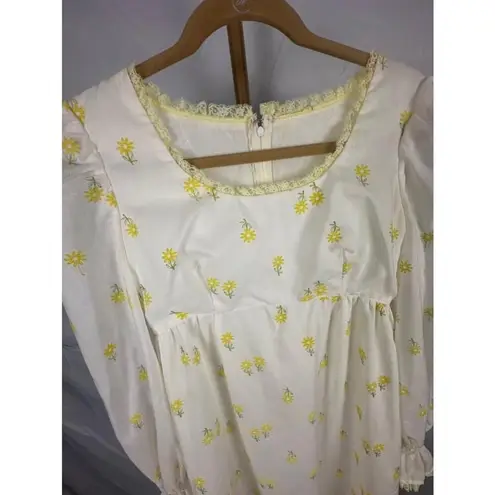 Daisy Vintage Handmade White Floral Yellow Maxi Dress Short Sleeve Med Lace Trim