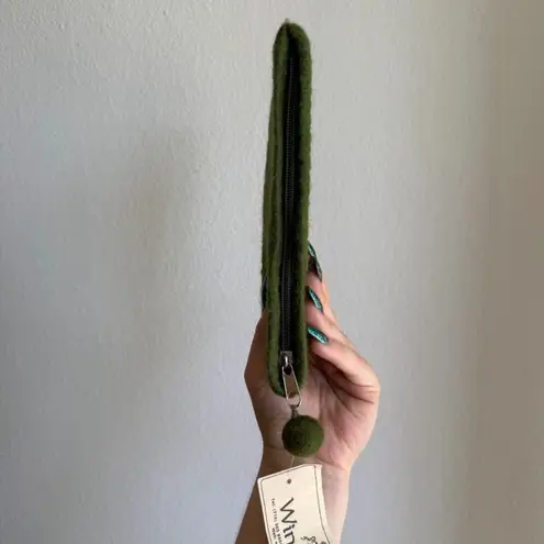 Vintage Nepal Handmade Felt flower & bauble zip Pouch in green lime & yellow nwt