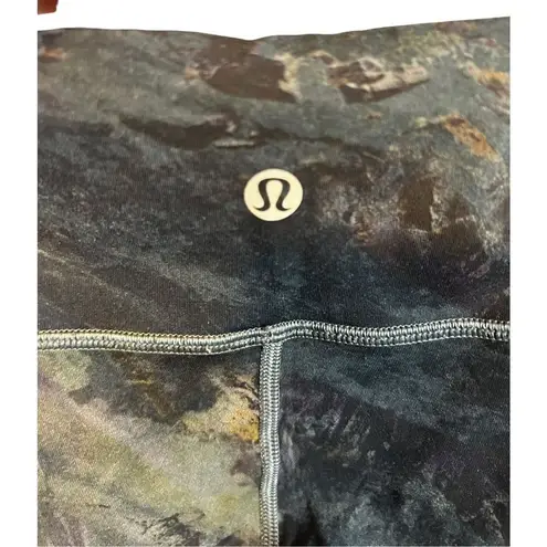 Lululemon  Wunder Under Radiant Multi Marble Size  8 (note flaw) 27” inseam
