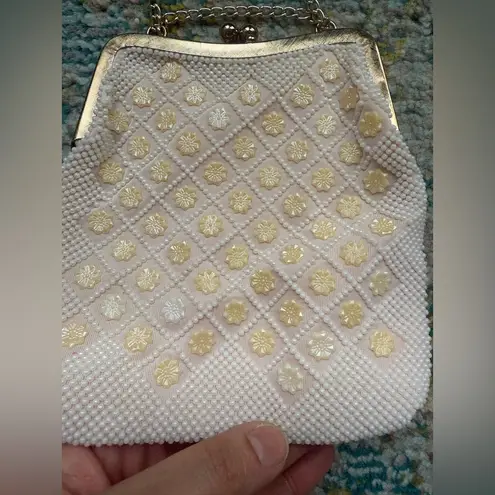 Vintage beaded clam clasp bridal wedding shoulder purse White