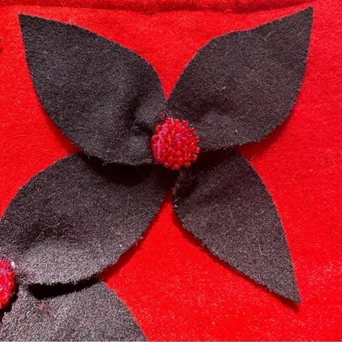 Shiraleah red and black felt flowered short handle purse clutch