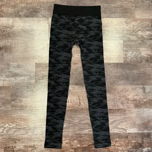 Time and Tru High Rise Camo Women’s Leggings Fleece Interior Size Small Black