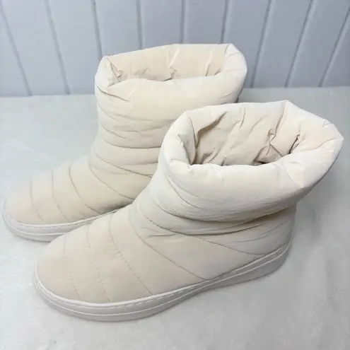 Gentle Souls by Kenneth Cole Cream Quilted Rosette Puff Booties Size 7.5