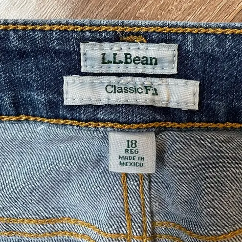 L.L.Bean  Classic Fit jeans medium wash denim Straight Leg women’s size 18 REG