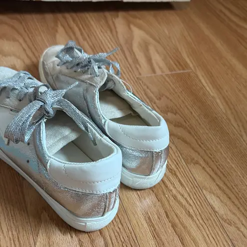 Nature Breeze Nature Breeze Silver Sneakers | Metallic & White Accents | Size 6.5