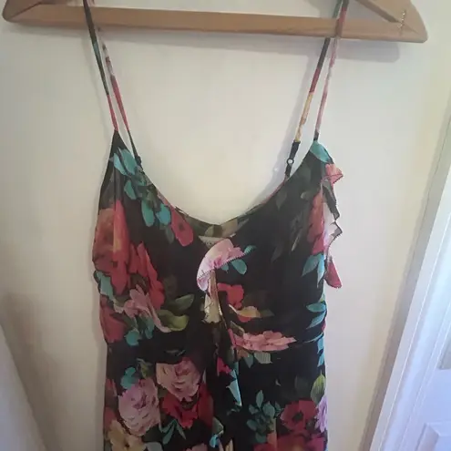 Karen Millen size 8 black floral floaty dress w/ pleating detail. Black, flowers