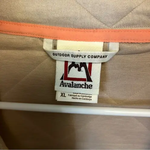 Avalanche Outdoor Supply Co ladies cream quilted 1/4 zip pullover size XL