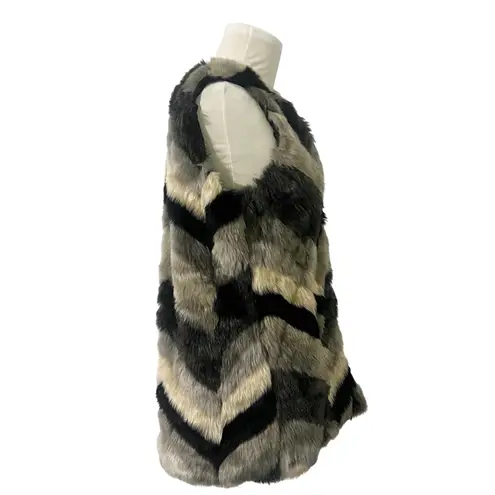 Fever Faux Fur Vest S Sleeveless Chevron Stripes Gray Black Beige Warm Stylish