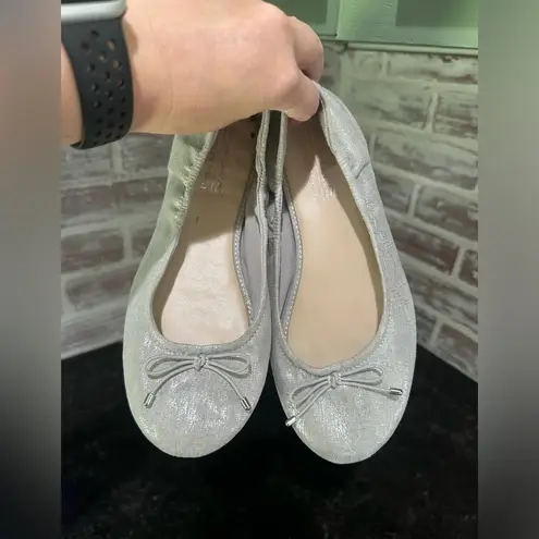 American Eagle Silver Metallic Round Toe Ballet Flats with Bow Accent Size 6