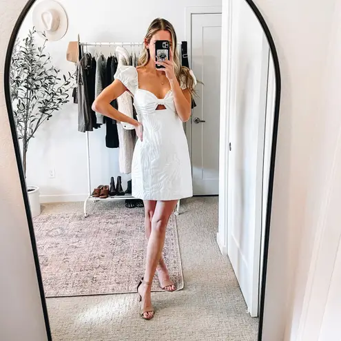 SIGNIFICANT OTHER Celia White Embroidered Palm Puff Sleeve Mini Dress Size 6