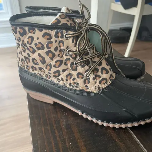 Magellan  NEW Leopard Cheetah Duck Boots Size 6 Lace Up Water Outdoor