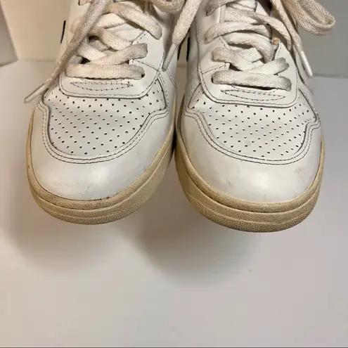 VEJA V-10 Women Sz 37 US 6 White Red Leather Navy V Logo Training Athletic Shoes