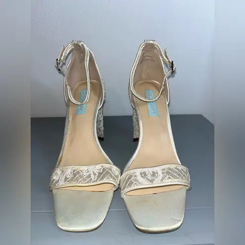 Betsey Johnson White Lace WeddingCollection OpenToe Half Moon Wedge Heels Sz 9.5