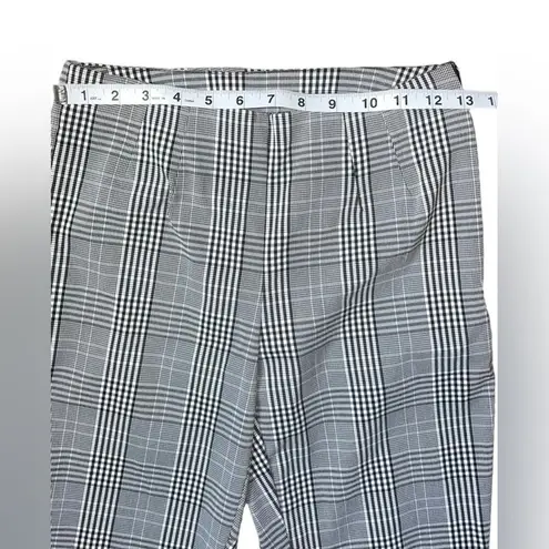Time & Tru Pixie Flat Front Pants Women’s Size 4 Black and White Career Work
