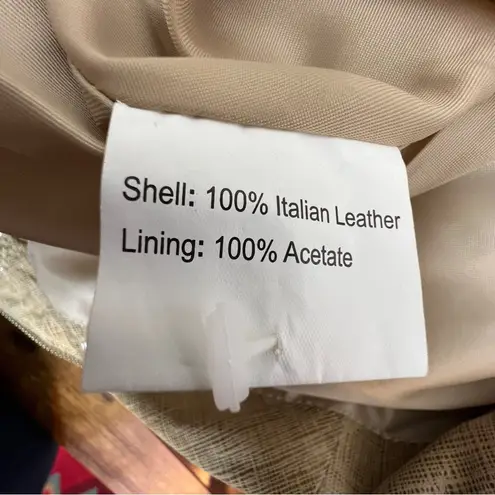 Abandon Size Medium Italian Shine Coated Leather In a Caramel Color w/Pockets Tan