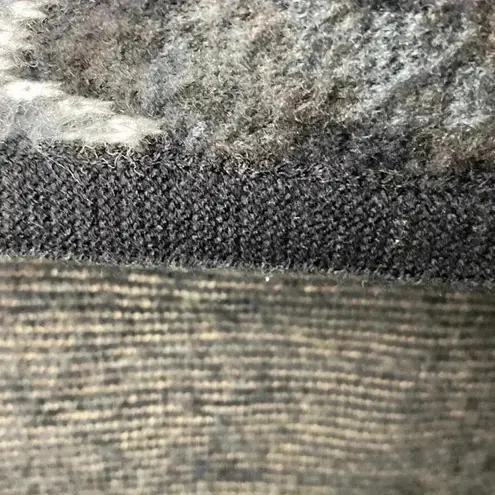 UNBRANDED WO ONE SIZE FITS MOST OVERSIZED CAPE BUTTON CLOSURE MOUNTAIN DESIGN Black