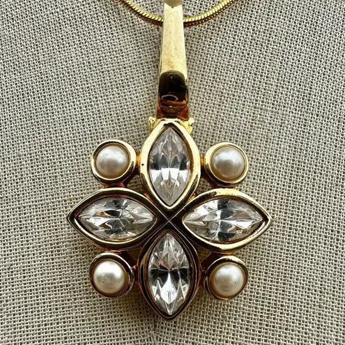 Vintage S.A.L. Gold Tone Clear Swarovski Crystals Flower Pendant Necklace