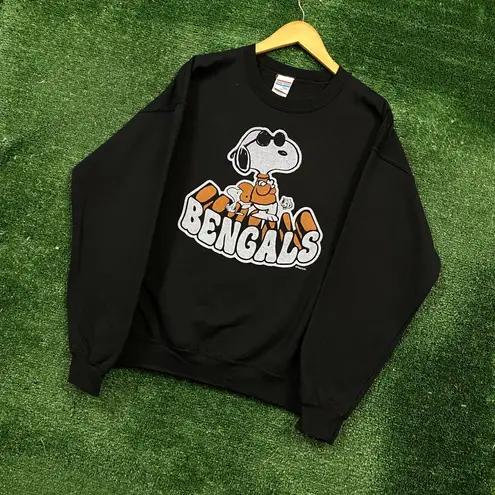 Urban Outfitters Peanuts Snoopy x Bengals Oversized Crewneck Sweater Size Medium