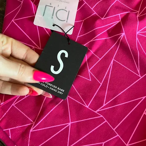 Adore Tank in magenta