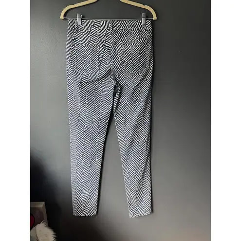 J. McLaughlin Women's Blue and Ivory Patterened Jeans Size 4