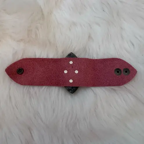 Pink leather bracelet with a gold druzy geode stone - Image 2