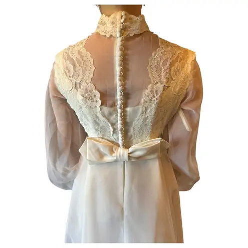 Vintage 1970s Sheer Lace High Neck Bridal Wedding Gown with Bow Detail XS White