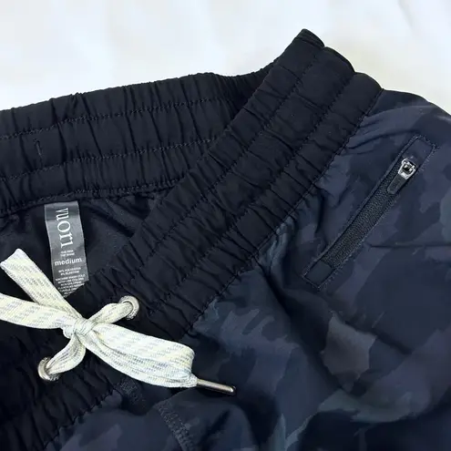 Vuori Clementine Short - Black Watercolor Camo - M