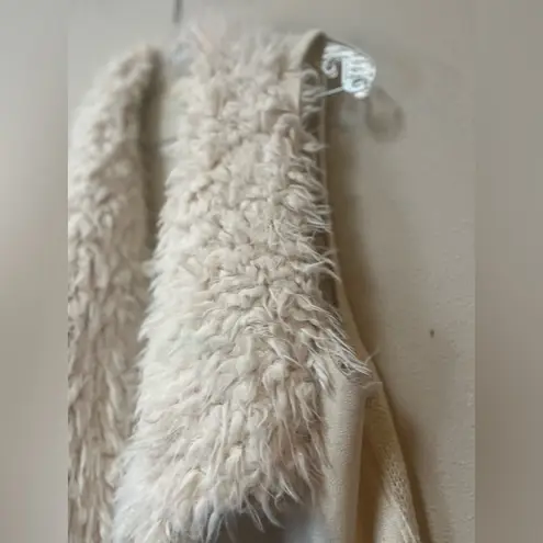 Miami Francesca’s Faux Fur Vest White Size L