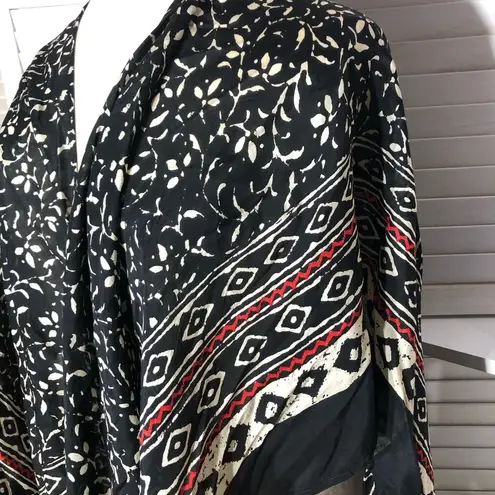 NWOT World Market Poncho Shawl Boho Fringe Triangular 100% Rayon Black/Cream Black Size 1X