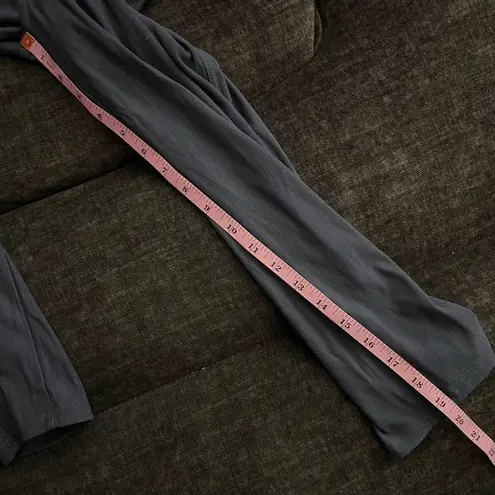 Leggings Depot  Back Pocketed Capri Leggings in Slate