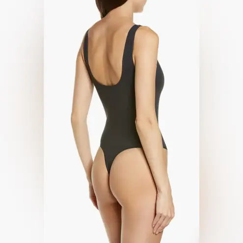 SKIMS soft smoothing seamless thong bodysuit in color eclipse size small nwt