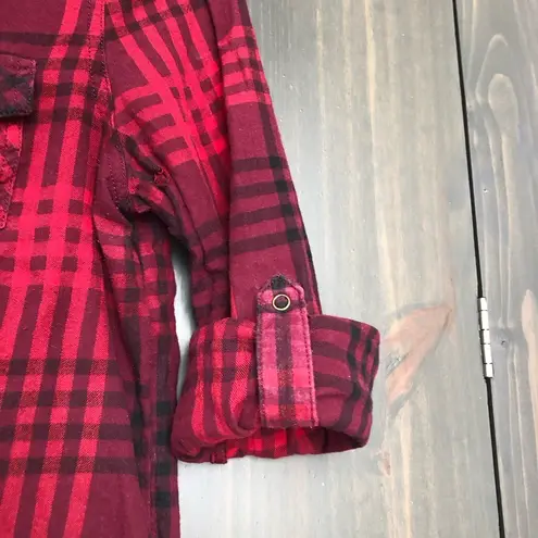 Arizona Jeans Arizona red and black flannel button down shirt