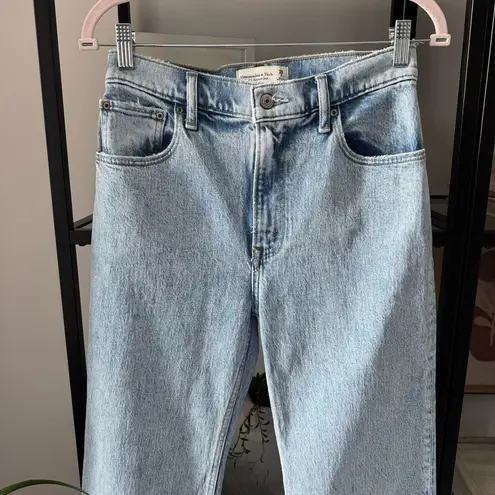 Abercrombie & Fitch  The 90’s Relaxed High Rise Jeans Women’s Size 26/ 2 XS