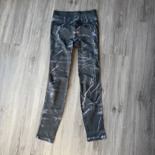 Lululemon  Ebb to Street Tights in the Stone Wash Graphite Grey Size 4 - Image 2