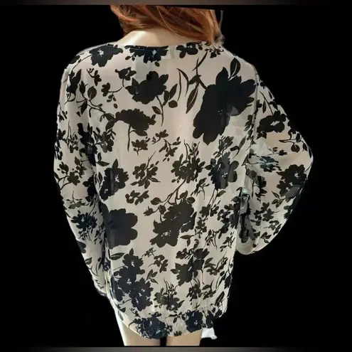 Nicole Miller  Black White Floral Top Size 12 L/XL Sheer Blouse Long Sleeve Top