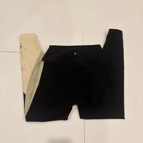 Peloton Cadent High-Rise Colorblock Leggings – Black Beige Green Star Print – M