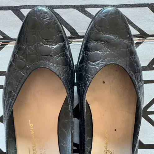 Salvatore Ferragamo  leather textured ballet flats in black size 11