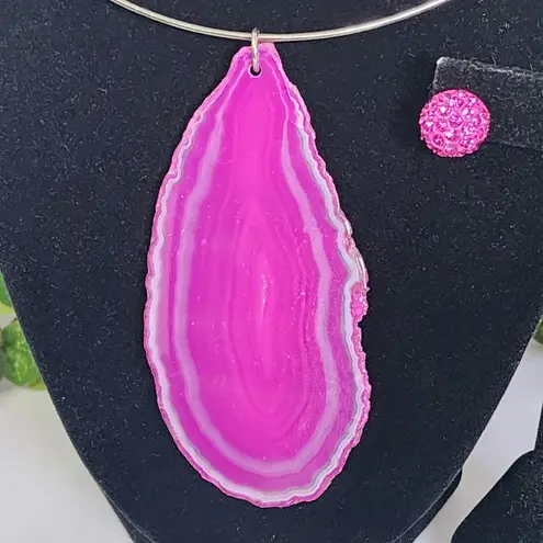 Silver Choker Necklace with Fuchsia Pink Dyed Agate Pendant Earrings Set
