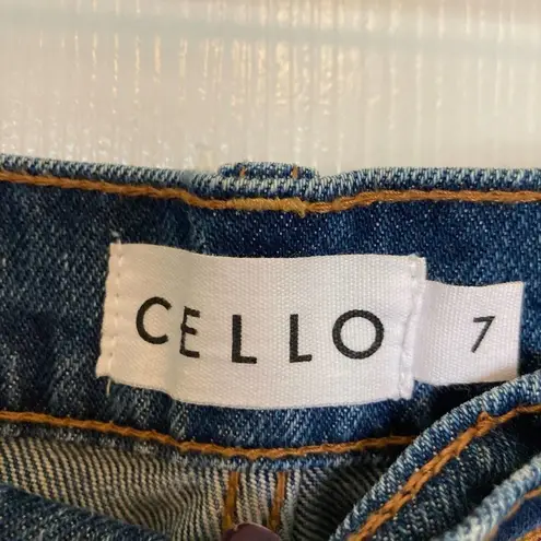 Cello NWT  Super High Rise Dad Jeans Distressed Size 7 28 New Ripped The Buckle