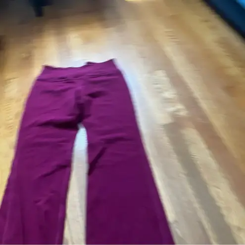 Beyond Yoga  pomegranate low rise flare leggings size small