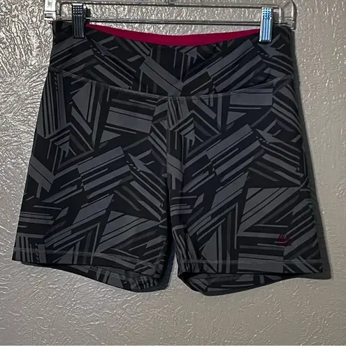 Reebok  Spandex Athletic Shorts Women’s Size Medium Pink/Gray Small Hole