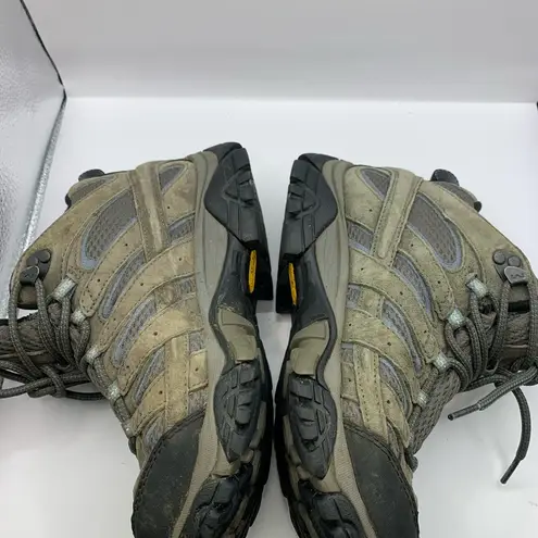 Merrell Womens  Moab trail hiking shoes size 6