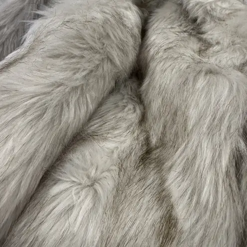 Venus NWOT  Women's Luxurious Faux Fur  Teddy Fluffy Oversized Jacket Super Warm