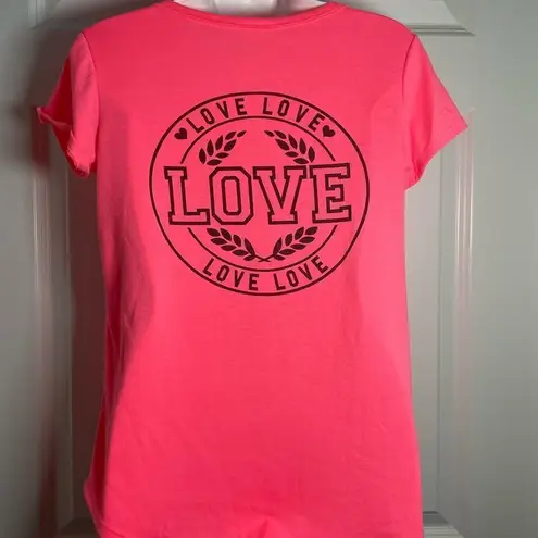 Free Kisses Graphic Love Short Sleeve Tee Medium