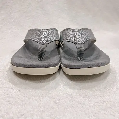 Spenco Orthotic Thong Sandals in Grey Shimmer Cheetah Print 9.5 Gray