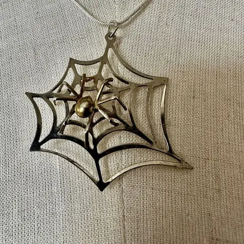 Two tone spider web pendant necklace Silver
